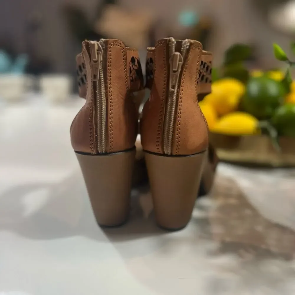 New! Handmade leather chunky heel sandals